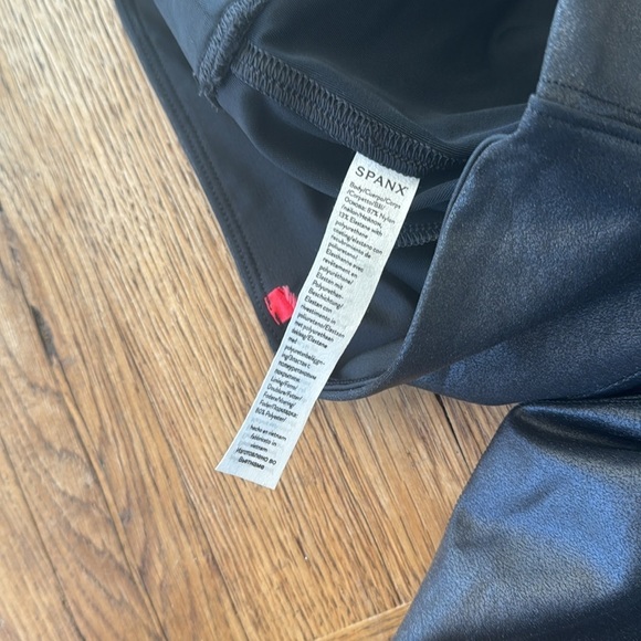 Spanx shimmer leggings. - Picture 7 of 8